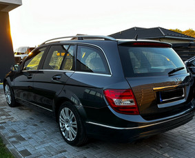 MB C-Class 220D 2013m, automatinė pavarų dežė.
Parktronikai priekis-galas.
Ekonomiška.