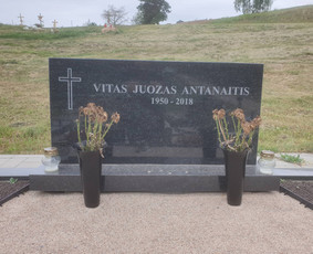 Raidžių kalimas ant paminklo kapinėse / Raidžių kalimas ant paminklo / Darbų pavyzdys ID 732873