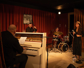 Anna Sharifa Jazz / Cover Band - Vestuvių muzikantai - 3 Vestuvių muzikantai - Anna Sharifa Jazz / Cover Band - 3