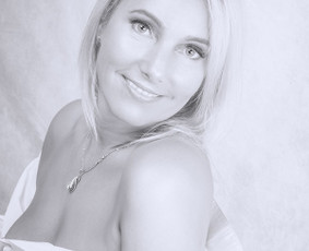 Pikantiška ir subtili erotinė/ glamūr fotosesija. Tai nepakartojamas išgyvenimas ir nauji nepakartojami potyriai.