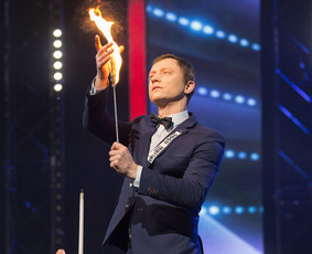 Magiškas Kalėdų Senelis Iliuzionistas - Jonas - Pramogos vaikams - 3 Pramogos vaikams - Magiškas Kalėdų Senelis Iliuzionistas - Jonas - 3