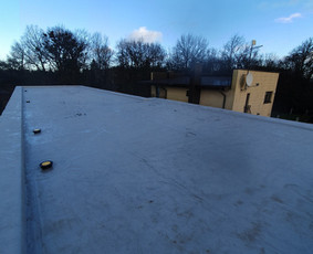 Plokščių Stogų Dengimas Pvc, Epdm ir bitumine Danga / Tvirti stogai / Darbų pavyzdys ID 3685457
