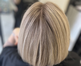 Plaukų kirpimai ir dažymai - Dažymas sruogelėmis - 2 Dažymas sruogelėmis - Plaukų kirpimai ir dažymai - 2