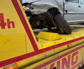 Techninė pagalba 24/7 , krovinių pervežimas tralo paslaugos - Automobilio rato keitimas - 4 Automobilio rato keitimas - Techninė pagalba 24/7 , krovinių pervežimas tralo paslaugos - 4