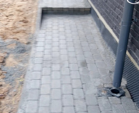 Trinkelių klojimo darbai. - Drenažo įrengimas - 1 Drenažo įrengimas - Trinkelių klojimo darbai. - 1