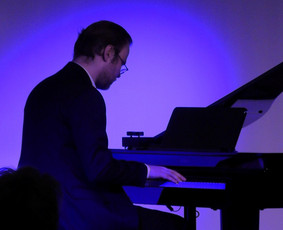 Džiazo pianistas ir grupė / Linas Karaliūnas / Darbų pavyzdys ID 3705147