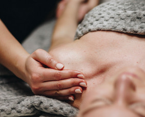 Masažuotoja - Kineziterapeutė - Atpalaiduojantis nugaros masažas - 1 Atpalaiduojantis nugaros masažas - Masažuotoja - Kineziterapeutė - 1