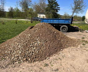 Smelis Zvyras skalda juodzemis Sijotas augalinis - Skalda, smėlis, žvyras, juodžemis - 4 Skalda, smėlis, žvyras, juodžemis - Smelis Zvyras skalda juodzemis Sijotas augalinis - 4