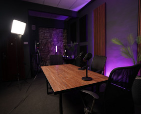 Podcastų ir vaizdo įrašų studija – filmavimas, montavimas - Video filmavimas, operatoriai - 1 Video filmavimas, operatoriai - Podcastų ir vaizdo įrašų studija – filmavimas, montavimas - 1