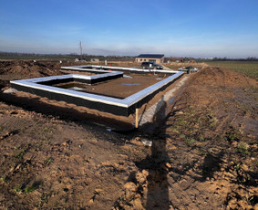 Tvirti Pamatų Sprendimai – Juostiniai ir Poliniai - Pamatų liejimas, įrengimas - 1 Pamatų liejimas, įrengimas - Tvirti Pamatų Sprendimai – Juostiniai ir Poliniai - 1