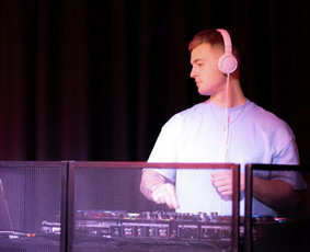 Dj Simpl3 / Garso ir apšvietimo įranga - DJ paslaugos - 3 DJ paslaugos - Dj Simpl3 / Garso ir apšvietimo įranga - 3