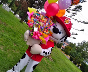 Renginiai, šventės - Linksmi animatoriai ir įspūdingas didelio meškino pasirodyma - 1