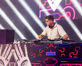 Dj - Garsas - Apšvietimas - Mokymai - Tech Aptarnavimas - DJ paslaugos - 1 DJ paslaugos - Dj - Garsas - Apšvietimas - Mokymai - Tech Aptarnavimas - 1