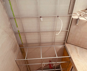 Laminato klojimas - Armstrong lubų montavimas - 1