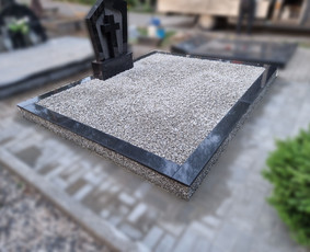 Kapaviečių dengimas plokštėmis, paminklų gamyba, Paminklai, kapų dekoravimas skaldele, granitinių tri nkelių dangos įrengimas ir kiti kapaviečių tvarkymo bei įrengimo darbai www.kapu.lt +37065688083