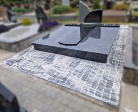 Paminklų gamyba - Paminklai, paminklų gamyba, kapų tvarkymas, plok&scaron;tės kapams - 1