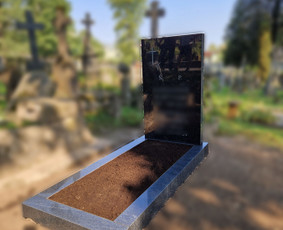Kapaviečių dengimas plokštėmis, paminklų gamyba, kapų dekoravimas skaldele, granitinių tri nkelių dangos įrengimas ir kiti kapaviečių tvarkymo bei įrengimo darbai www.kapu.lt +37065688083