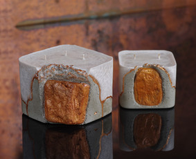 PARDUOTA!
Betone lietos palmių vaško žvakės dekoruotos moliu.
Vaško kiekis: 300 ml; 500 ml
Išmatavimai: 9x9; 12x12 cm
Degimo laikas: ± 60 val; ± 100 val
