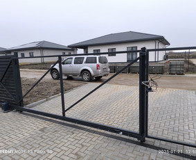 Metalinės tvoros, stumdomi- varstomi vartai/varteliai - Stumdomų vartų gamyba - 1 Stumdomų vartų gamyba - Metalinės tvoros, stumdomi- varstomi vartai/varteliai - 1