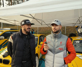 Svarbu atkreipti dėmesį, kad kiekvienas vaizdo įrašas yra individualus, todėl kaina gali šiek tiek skirtis priklausomai nuo filmavimo laiko, video sudėtingumo ir vietos.