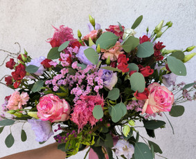 Gėlių puokštės ir gėlių pristatymas - Puokščių gamyba - 1 Puokščių gamyba - Gėlių puokštės ir gėlių pristatymas - 1