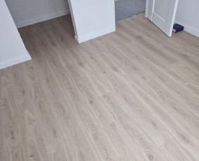 Išlyginamasis sluoksnis - vinilas - laminatas - parketlentės - Laminato klojimas - 1 Laminato klojimas - Išlyginamasis sluoksnis - vinilas - laminatas - parketlentės - 1