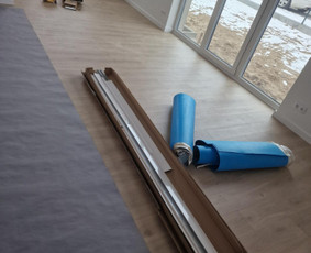 Išlyginamasis sluoksnis - vinilas - laminatas - parketlentės - Laminato klojimas - 2 Laminato klojimas - Išlyginamasis sluoksnis - vinilas - laminatas - parketlentės - 2