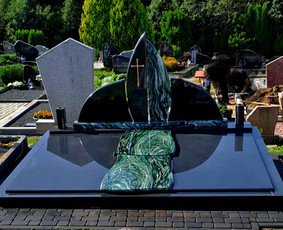 Kitos įvairios paslaugos - Kapaviečių dengimas, paminklų gamyba. - 1