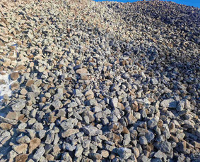 Betono skalda, žvirgždas, juodžemis. - Skalda, smėlis, žvyras, juodžemis - 1 Skalda, smėlis, žvyras, juodžemis - Betono skalda, žvirgždas, juodžemis. - 1