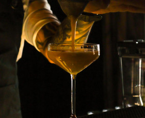 *Mobilaus kokteilių baro paslaugos *Šampano taurių piramidė / Cocktail Lovers / Darbų pavyzdys ID 3822377
