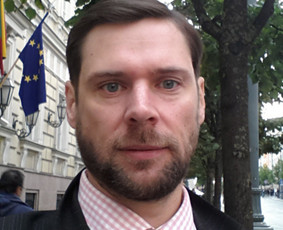 Darbo ir sutarčių teisė. Greitai, aiškiai ir profesionaliai. - Darbo teisės specialistai - 3 Darbo teisės specialistai - Darbo ir sutarčių teisė. Greitai, aiškiai ir profesionaliai. - 3