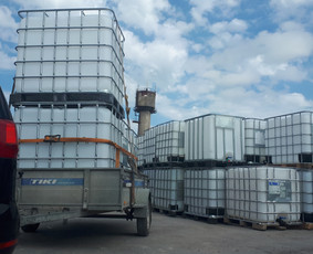 Vandens atvežimas statyboms baseinams šuliniams. / 1000L talpos ibc konteineriai atveža vandenį / Darbų pavyzdys ID 3838847