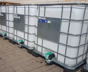 Vandens atvežimas statyboms baseinams šuliniams. / 1000L talpos ibc konteineriai atveža vandenį / Darbų pavyzdys ID 3838849