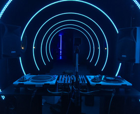 Renginių techninis aptarnavimas, įgarsinimas, apšvietimas,dj - Apšvietimo, įgarsinimo paslaugos - 1 Apšvietimo, įgarsinimo paslaugos - Renginių techninis aptarnavimas, įgarsinimas, apšvietimas,dj - 1