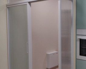 Aliuminio pertvara raštuotu  FLUTES stiklu su stumdomomis durimis