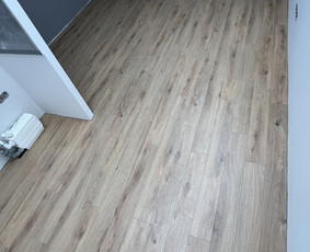 Pilame išlyginamąjį,klojame grindis - Parketas,vinila. / Mindaugas Vilkickas / Darbų pavyzdys ID 3850079