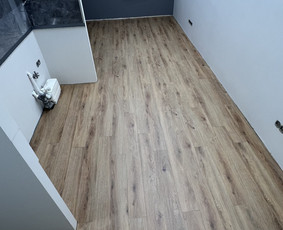 Pilame išlyginamąjį,klojame grindis - Parketas,vinila. / Mindaugas Vilkickas / Darbų pavyzdys ID 3850083
