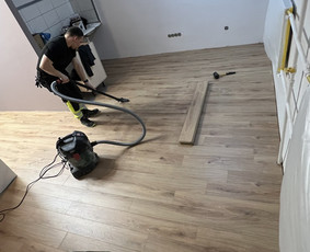 Pilame išlyginamąjį,klojame grindis - Parketas,vinila. / Mindaugas Vilkickas / Darbų pavyzdys ID 3850087