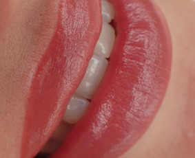 Natūraliai atrodantis ilgalaikis makiažas. Antakių korekcija - Lūpų permanentinis makiažas - 1 Lūpų permanentinis makiažas - Natūraliai atrodantis ilgalaikis makiažas. Antakių korekcija - 1