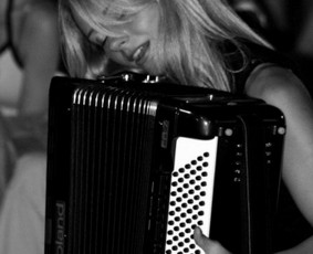 Prancūziška akordeono muzika - Muzikantai, dainininkai, grupės - 2 Muzikantai, dainininkai, grupės - Prancūziška akordeono muzika - 2