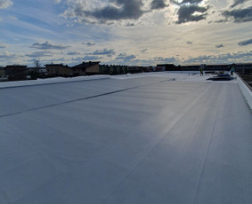 Plokščių Stogų Dengimas Pvc, Epdm ir bitumine Danga / Tvirti stogai / Darbų pavyzdys ID 3868223