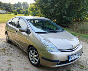 Toyota Prius nuoma - Toyota Prius car nuoma rent bolt/wolt - 1