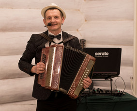 Muzikantas, Dj, renginio vedėjas ir fotografas - Muzikantai, dainininkai, grupės - 1 Muzikantai, dainininkai, grupės - Muzikantas, Dj, renginio vedėjas ir fotografas - 1