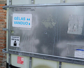 Vandens atvežimas statyboms baseinams šuliniams. / 1000L talpos ibc konteineriai atveža vandenį / Darbų pavyzdys ID 3877922