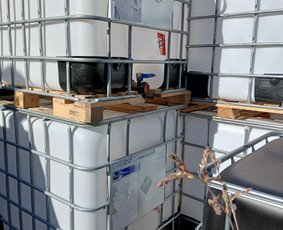 Vandens atvežimas statyboms baseinams šuliniams. / 1000L talpos ibc konteineriai atveža vandenį / Darbų pavyzdys ID 3877924
