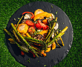 Grill daržovės prie pagrindinio patiekalo