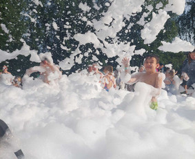 Kalėdų senelis Animatoriai - Putų šou, putų mašinos nuoma - 1 Putų šou, putų mašinos nuoma - Kalėdų senelis Animatoriai - 1