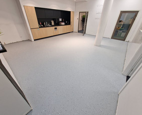 Epoksidinių, poliuretaninių grindų įrengimas - Grindų klojimas, remontas - 4 Grindų klojimas, remontas - Epoksidinių, poliuretaninių grindų įrengimas - 4