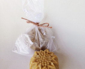 Kietas šampūnas su maišeliu patogesniam naudojimui
www.villagemade.lt
