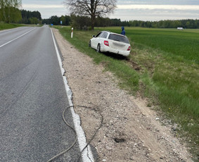 Techninė pagalba 24/7 , krovinių pervežimas tralo paslaugos - Pagalba užklimpus automobiliui - 1 Pagalba užklimpus automobiliui - Techninė pagalba 24/7 , krovinių pervežimas tralo paslaugos - 1